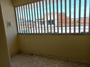 VENDE-SE CASA NA AV. CARLOS BURLAMARQUI