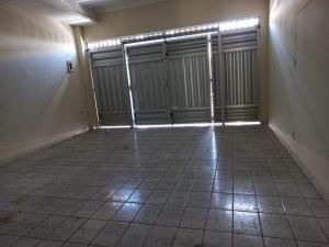 VENDE-SE CASA NA AV. CARLOS BURLAMARQUI