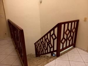 VENDE-SE CASA NA AV. CARLOS BURLAMARQUI