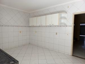 VENDE-SE CASA NA AV. CARLOS BURLAMARQUI