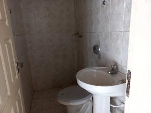 VENDE-SE CASA NA AV. CARLOS BURLAMARQUI