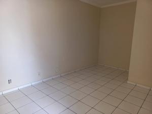 VENDE-SE CASA NA AV. CARLOS BURLAMARQUI