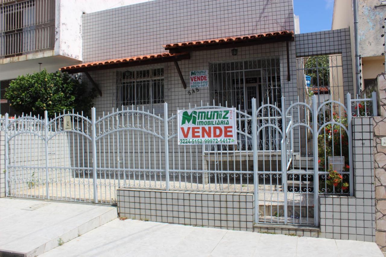 VENDE-SE CASA NA RUA ITAPORANGA - BAIRRO GETULIO VARGAS