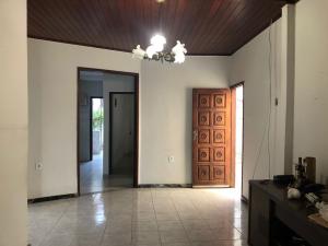 VENDE-SE CASA NA RUA ITAPORANGA - BAIRRO GETULIO VARGAS
