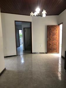 VENDE-SE CASA NA RUA ITAPORANGA - BAIRRO GETULIO VARGAS