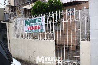 VENDE-SE CASA NA RUA SENADOR ROLLEMBERG - SAO JOSE