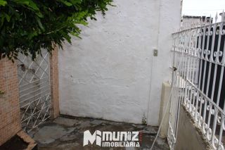 VENDE-SE CASA NA RUA SENADOR ROLLEMBERG - SAO JOSE