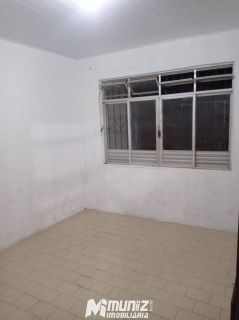 VENDE-SE CASA NO BAIRRO INDUSTRIAL