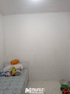 VENDE-SE CASA NO BAIRRO INDUSTRIAL