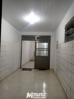 VENDE-SE CASA NO BAIRRO INDUSTRIAL