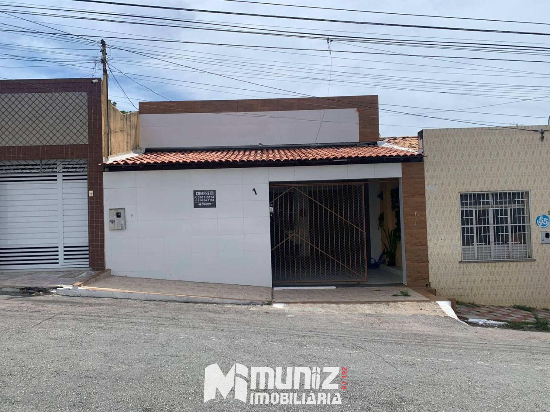 VENDE-SE CASA NA RUA DOM BOSCO