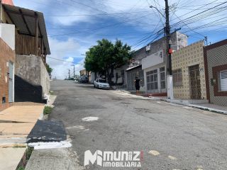 VENDE-SE CASA NA RUA DOM BOSCO