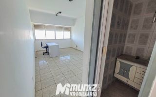 Sala Comercial Desocupada à Venda no Edifício Oviedo Teixeira – Bairro Centro