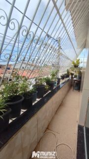 vende-se casa c/2 pavimentos no Conj Valadares