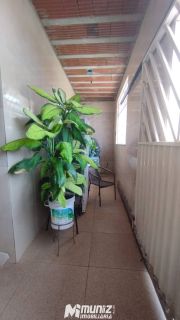 vende-se casa c/2 pavimentos no Conj Valadares