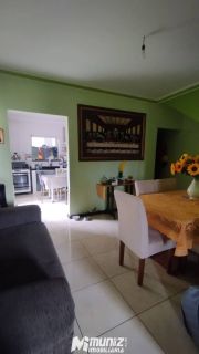 vende-se casa c/2 pavimentos no Conj Valadares