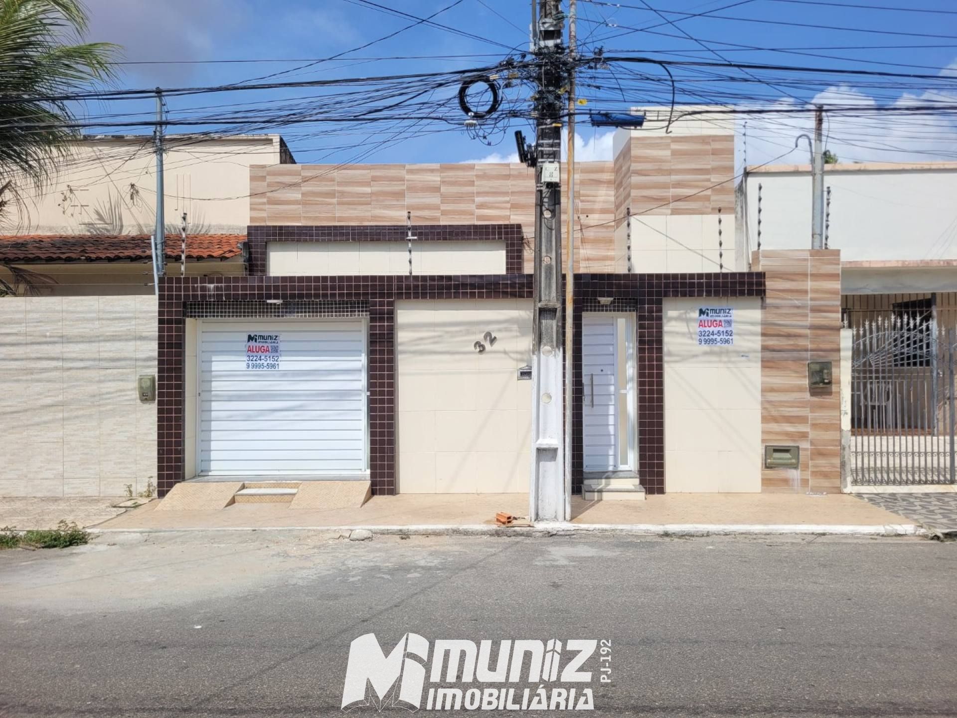 Excelente Casa Espaçosa Para Alugar Na Rua Marechal Floriano Peixoto - Bairro Getúlio Vargas