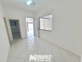 Excelente Casa Espaçosa Para Alugar Na Rua Marechal Floriano Peixoto - Bairro Getúlio Vargas