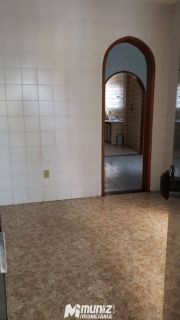 Casa à Venda com 2 Pavimentos — Versátil para Residência ou Negócio