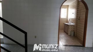 Casa à Venda com 2 Pavimentos — Versátil para Residência ou Negócio