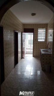 Casa à Venda com 2 Pavimentos — Versátil para Residência ou Negócio