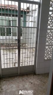 Casa à Venda com 2 Pavimentos — Versátil para Residência ou Negócio