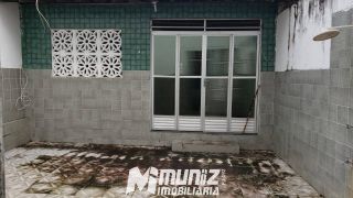 Casa à Venda com 2 Pavimentos — Versátil para Residência ou Negócio