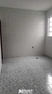 Casa à Venda com 2 Pavimentos — Versátil para Residência ou Negócio