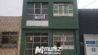 Casa à Venda com 2 Pavimentos — Versátil para Residência ou Negócio