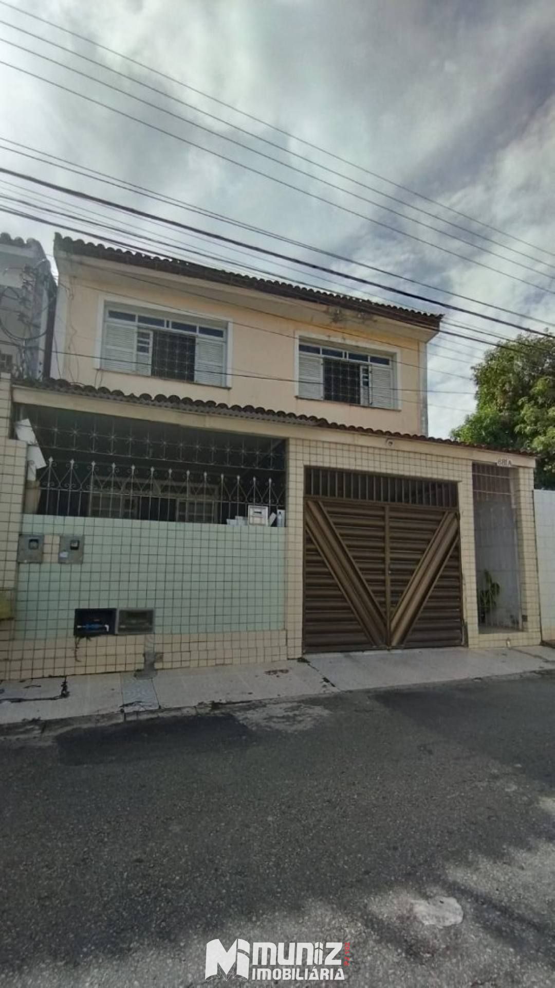 VENDE-SE CASA C/2 PAVIMENTOS NO SÃO JOSÉ