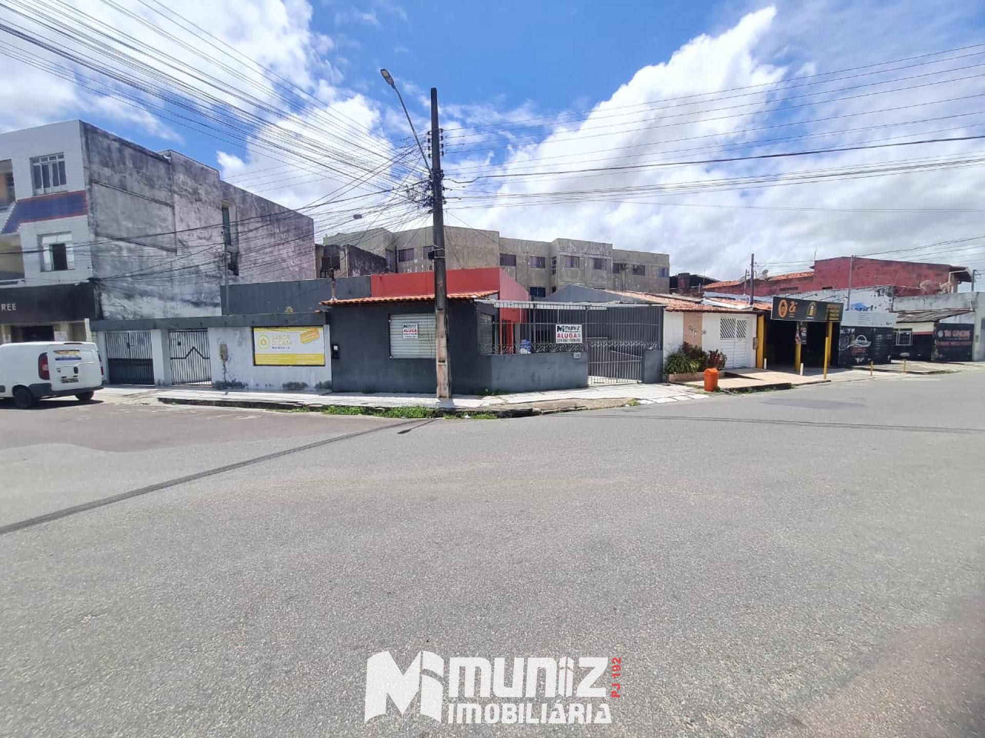 Casa Com Ponto Comercial Disponível Para Aluguel Na Rua Rafael De Aguiar