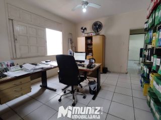 Vende-se Imóvel Comercial e Residencial de 2 Pavimentos na Desembargador Maynard